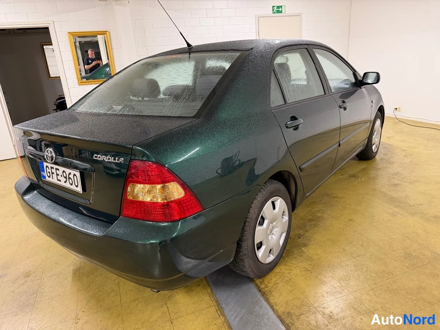 Vihreä Toyota Corolla 2003, takaviisto, kuva 4