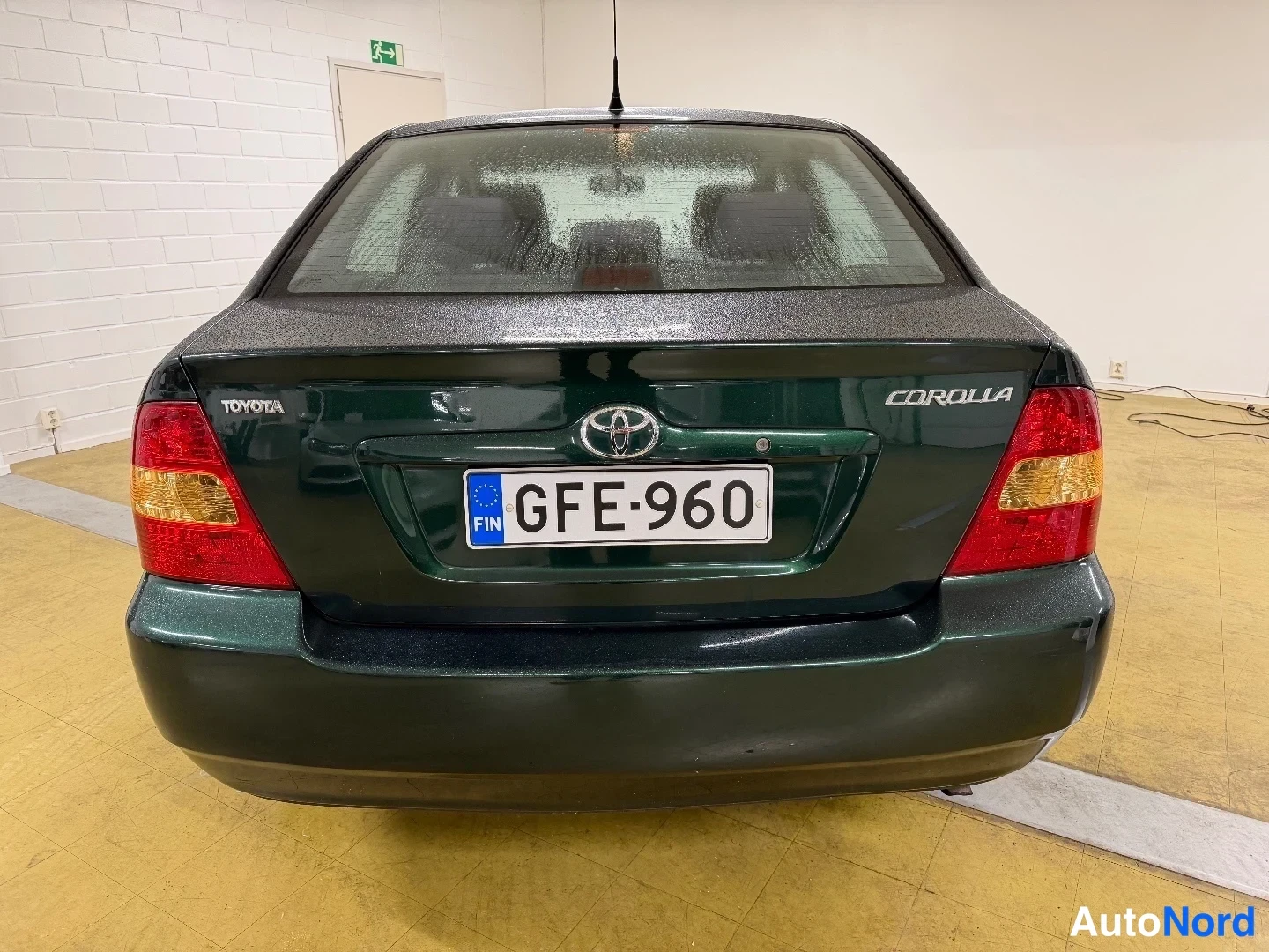Vihreä Toyota Corolla 2003, takaa, kuva 7