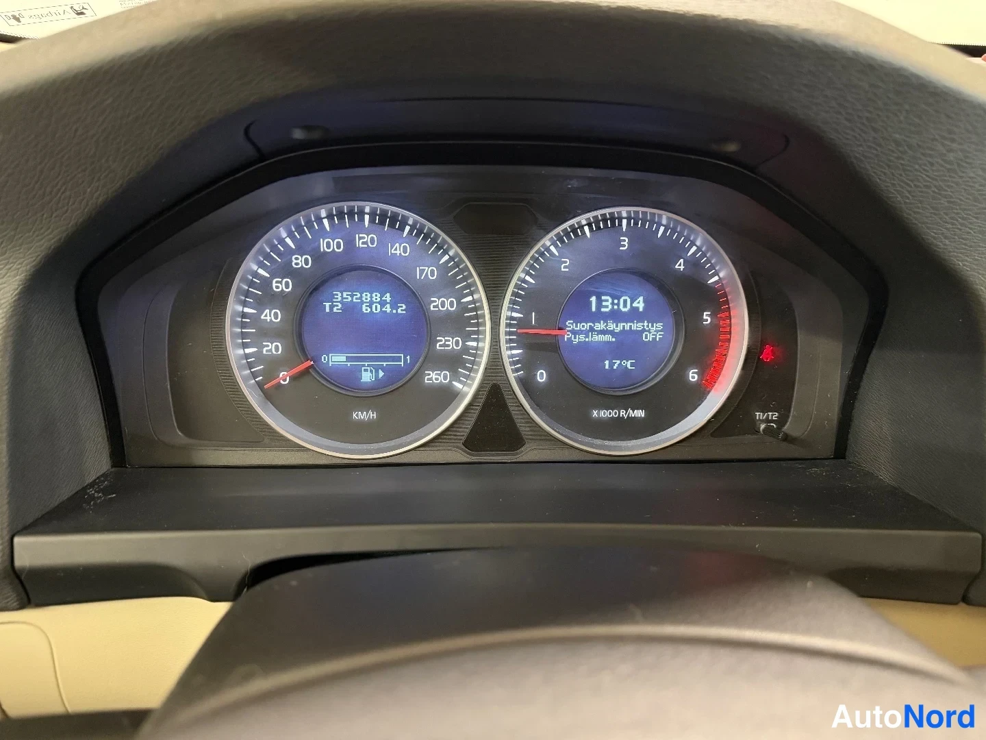 Punainen Volvo S60 2012, yksityiskohta, kuva 20