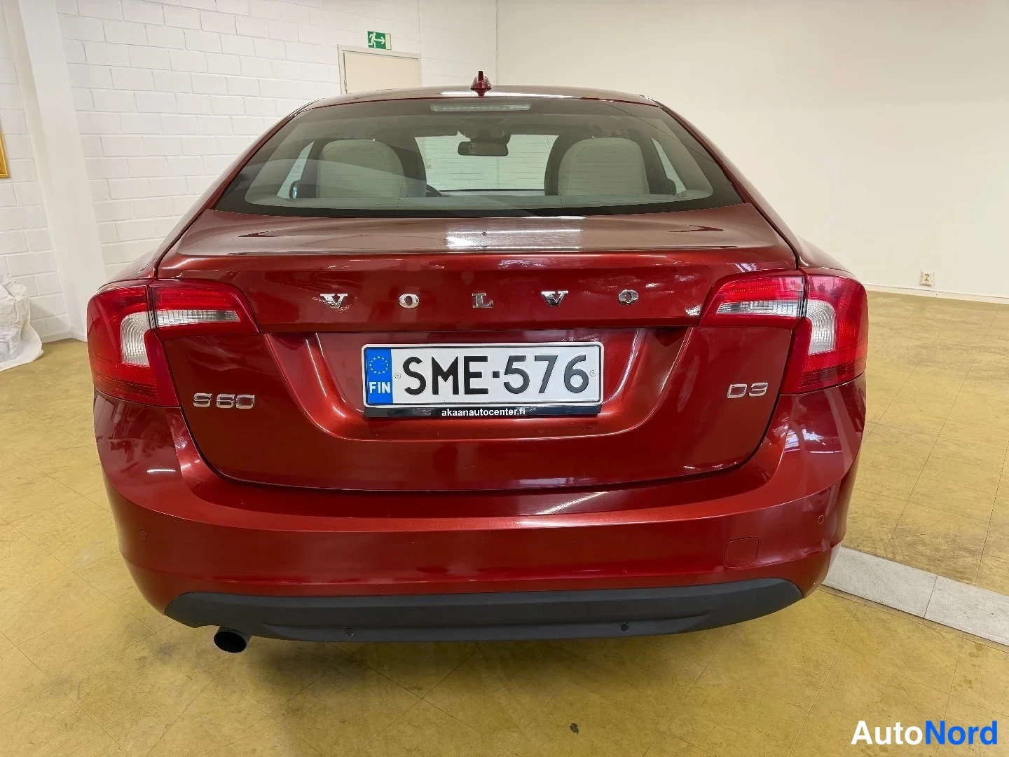 Punainen Volvo S60 2012, takaa, kuva 8