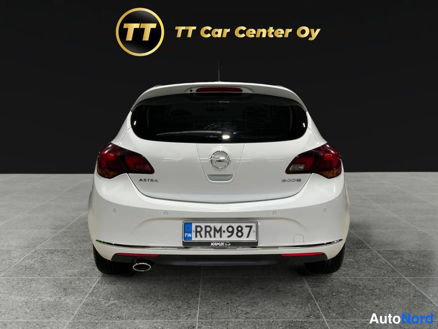 Valkoinen Opel Astra 2013, takaa, kuva 8