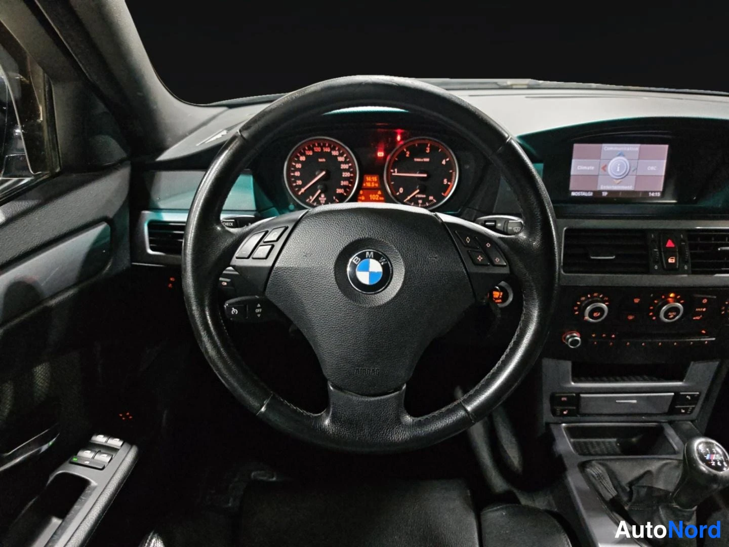 Musta BMW 520d 2008, ohjaamo, kuva 12