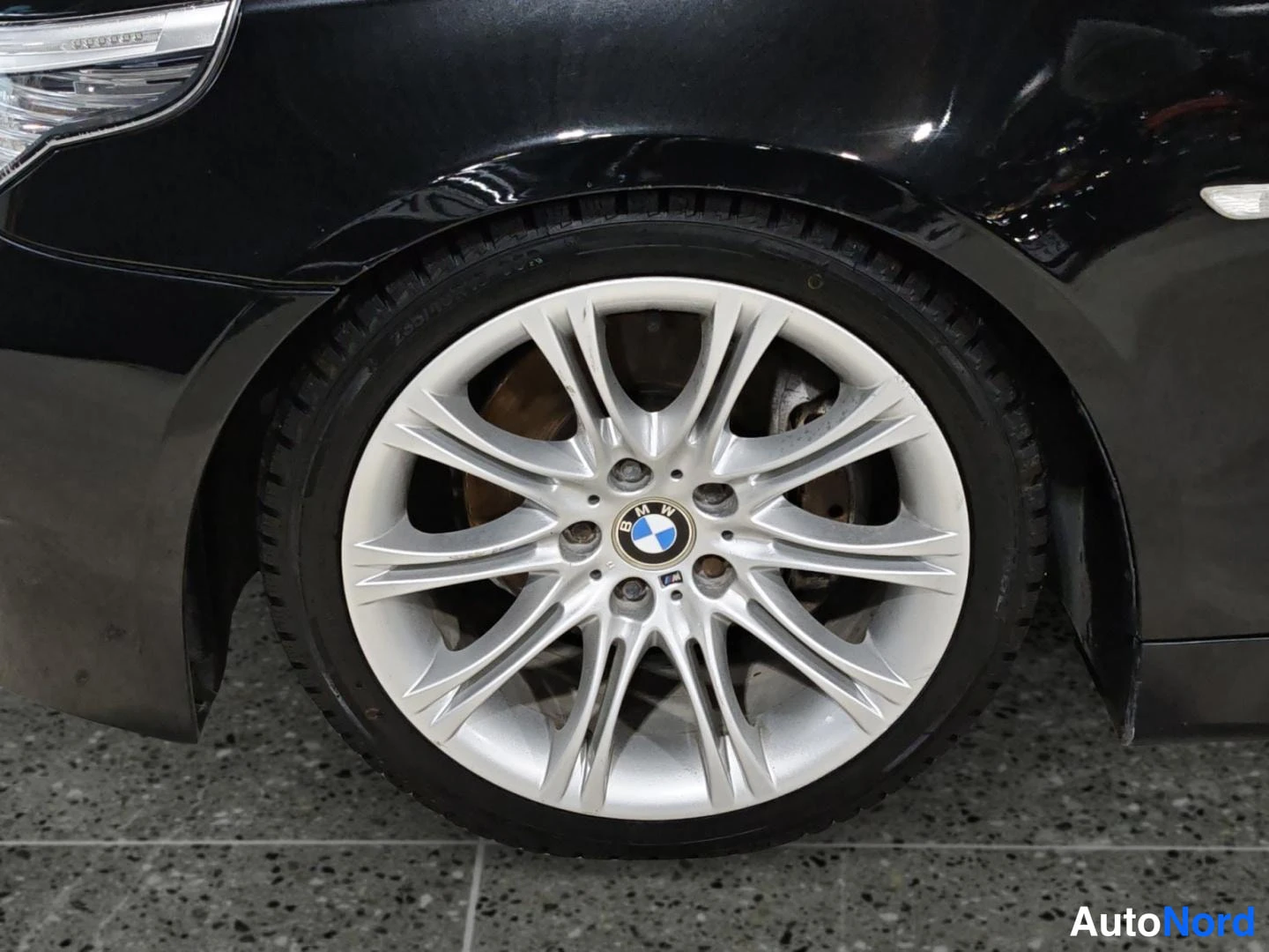 Musta BMW 520d 2008, yksityiskohta, kuva 17