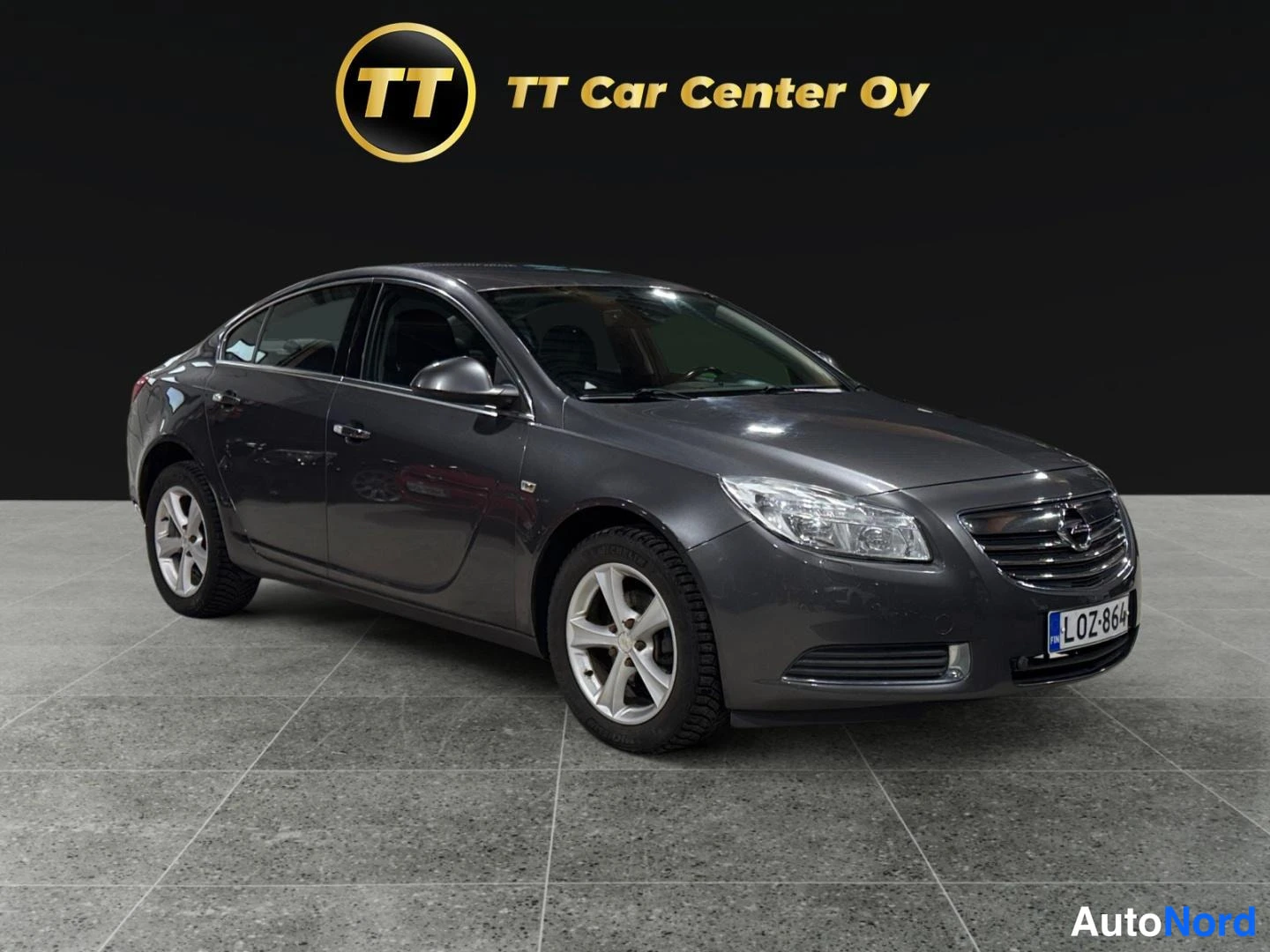 Harmaa Opel Insignia 2009, etuviisto, keula oikealle, kuva 2