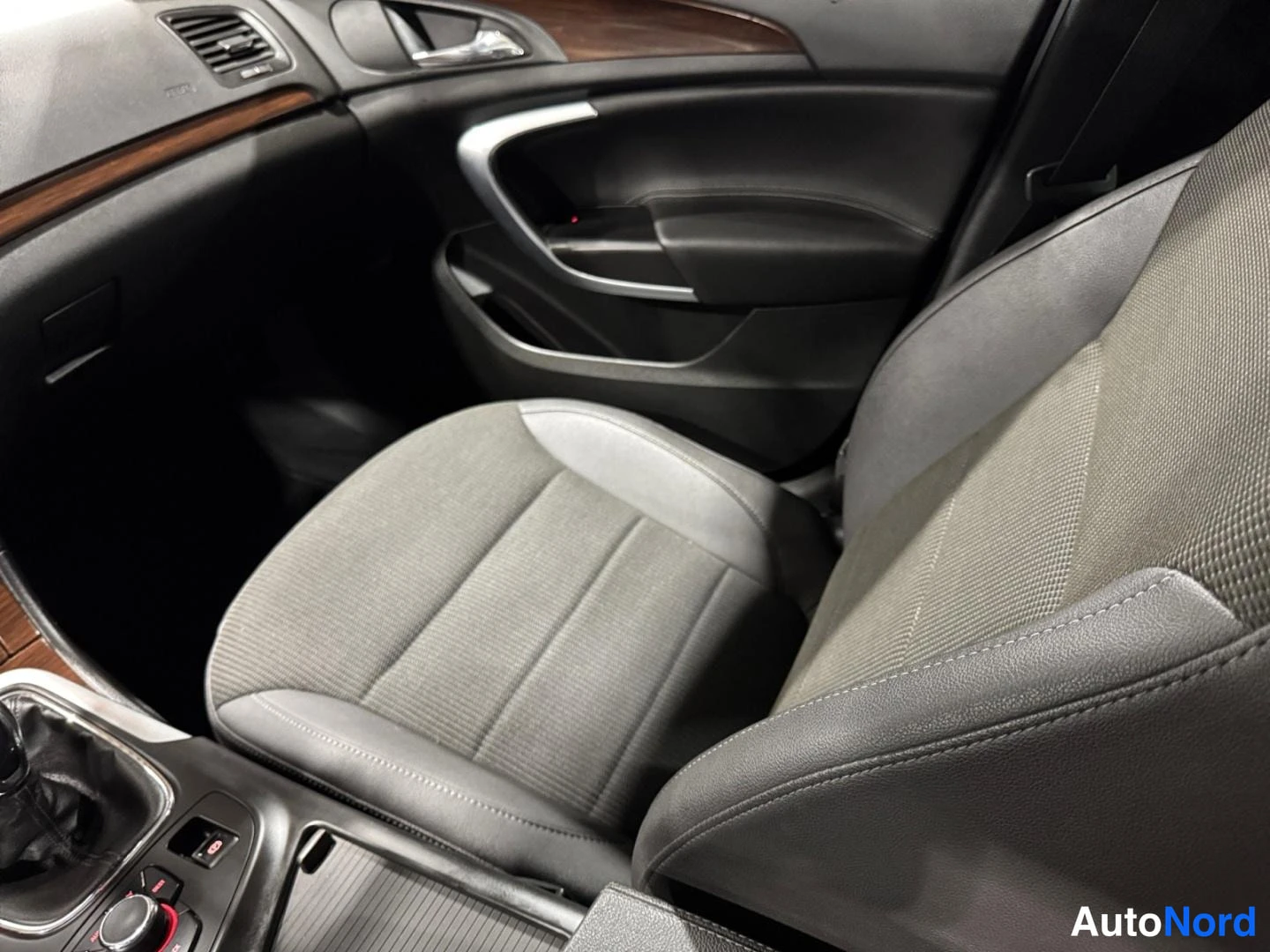 Harmaa Opel Insignia 2009, etuistuimet, kuva 12
