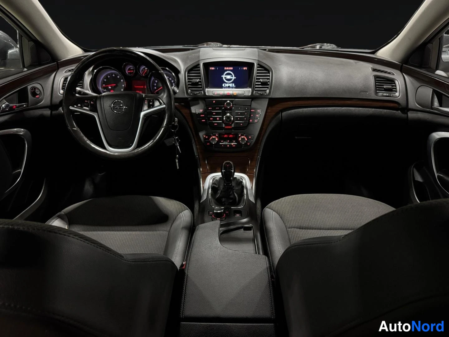 Harmaa Opel Insignia 2009, ohjaamo, kuva 9
