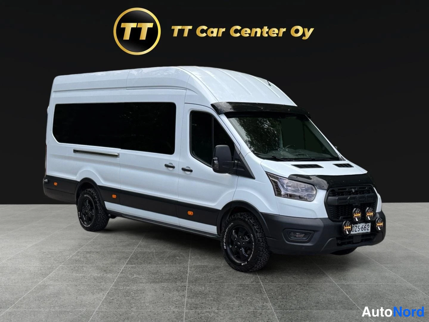 Valkoinen Ford Transit 2014, etuviisto, keula oikealle, kuva 3