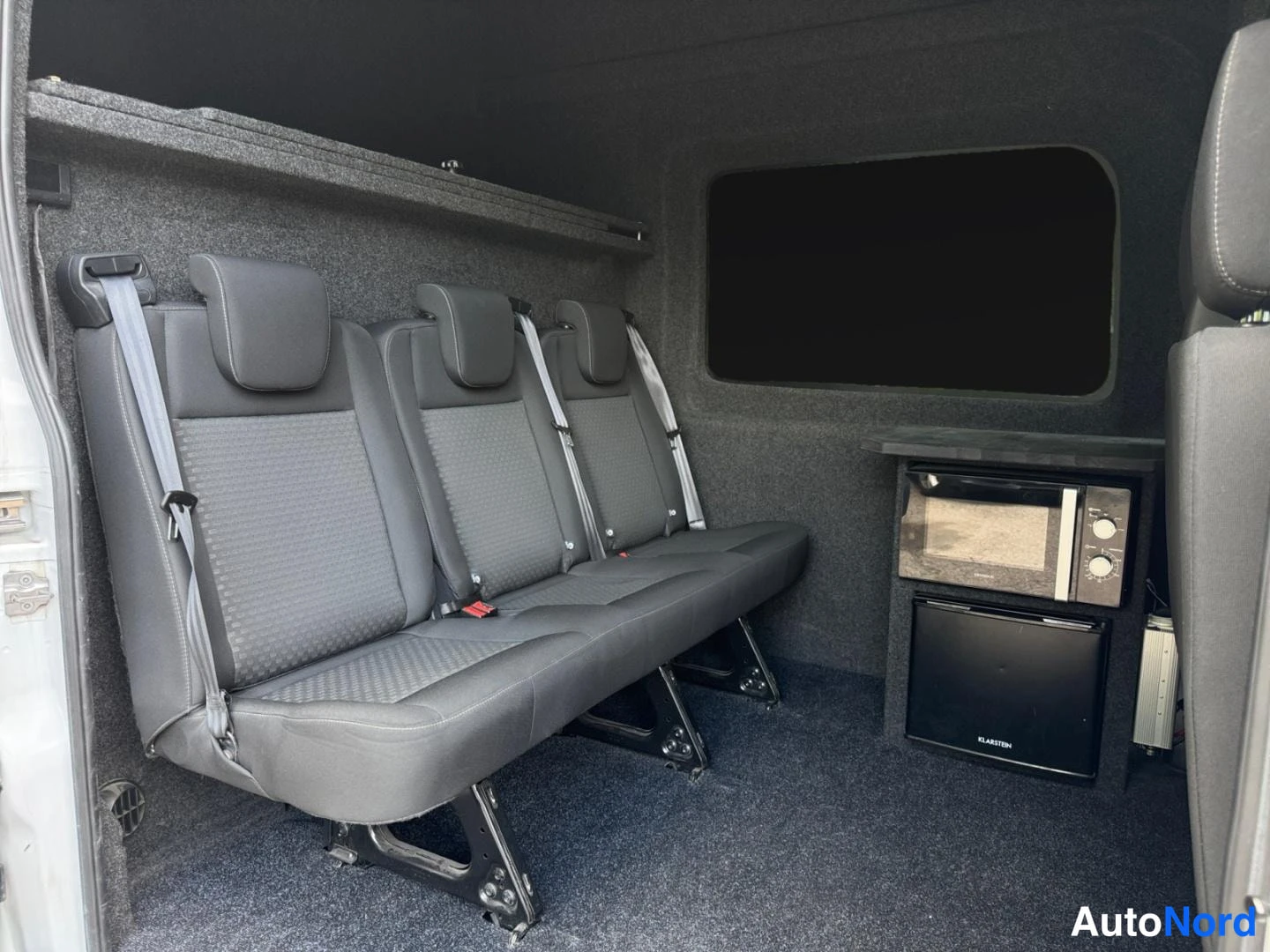 Valkoinen Ford Transit 2014, takaistuimet, kuva 13