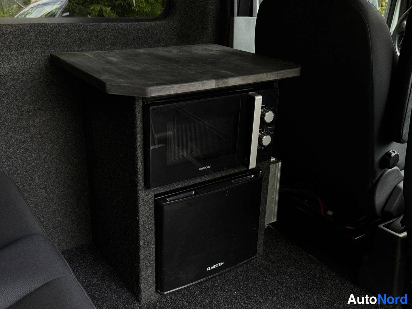 Valkoinen Ford Transit 2014, yksityiskohta, kuva 17