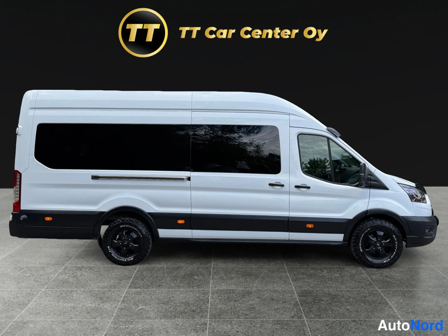 Valkoinen Ford Transit 2014, sivulta, kuva 5