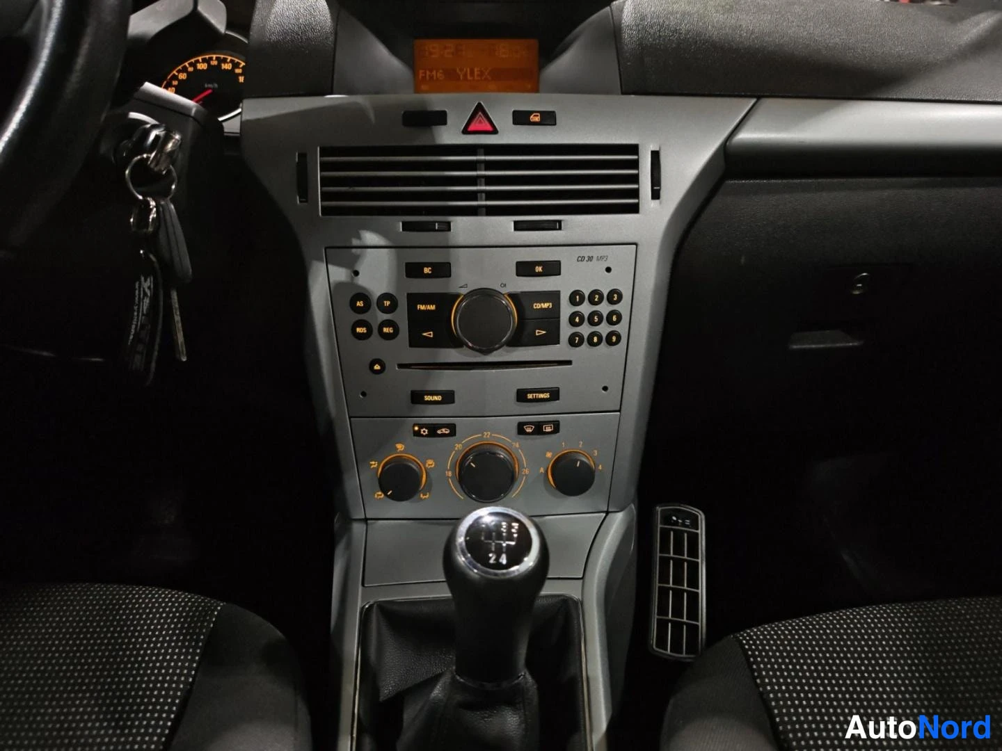 Sininen Opel Astra 2009, yksityiskohta, kuva 15