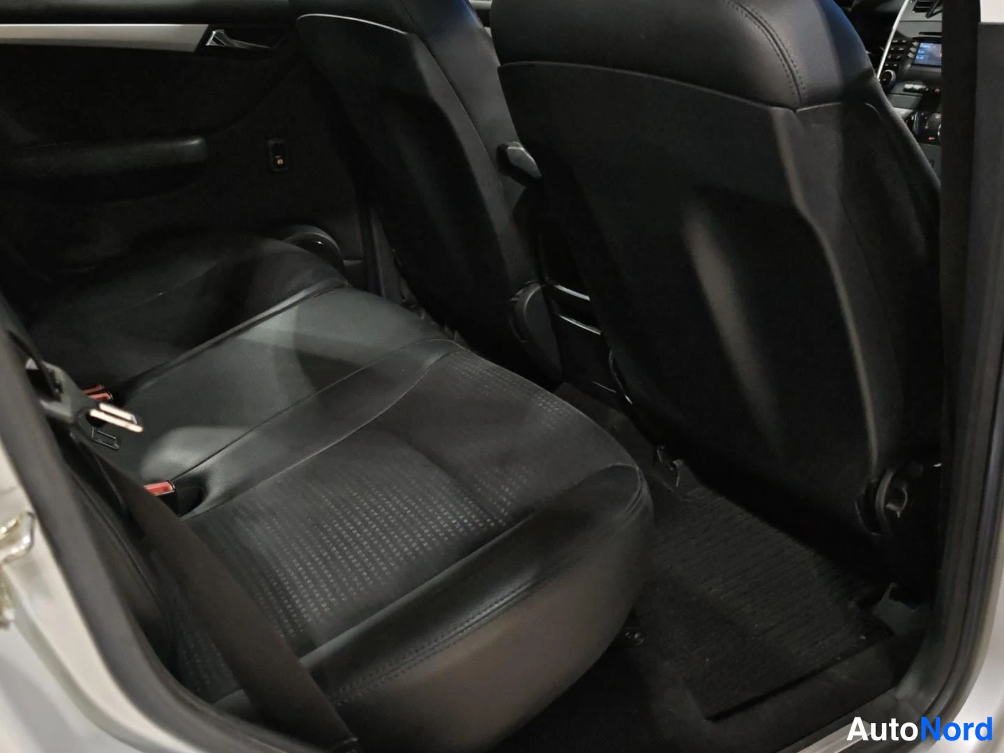 Hopea Mercedes-Benz A 2007, takaistuimet, kuva 15