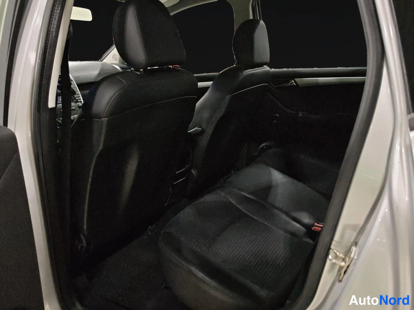 Hopea Mercedes-Benz A 2007, takaistuimet, kuva 16