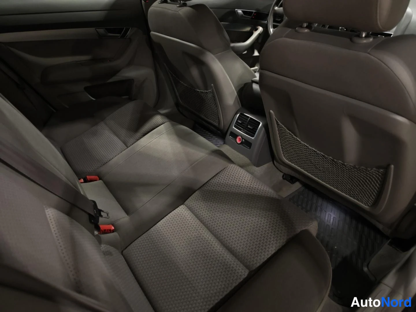 Sininen Audi A6 2008, takaistuimet, kuva 16