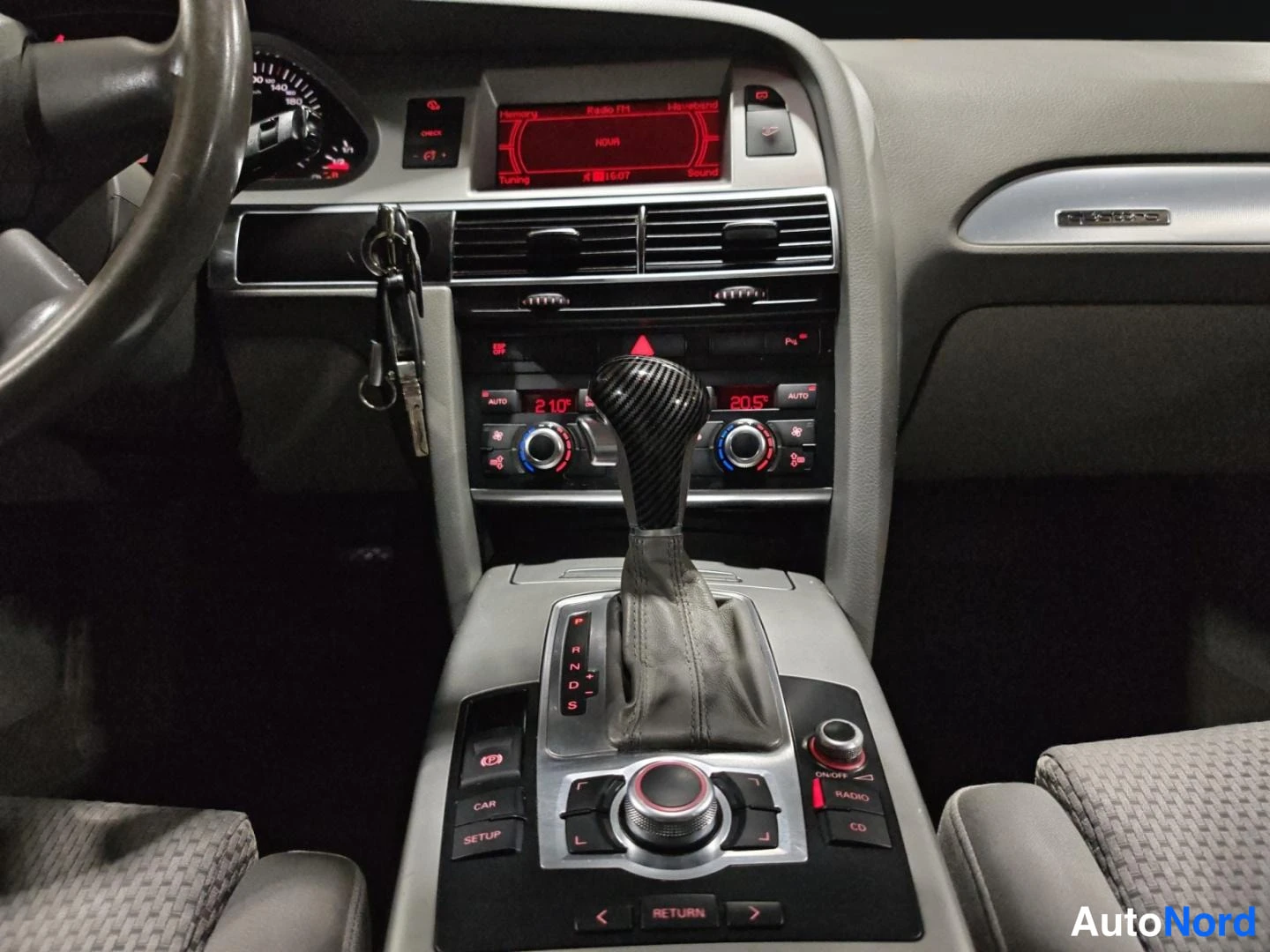 Sininen Audi A6 2008, ohjaamo, kuva 13