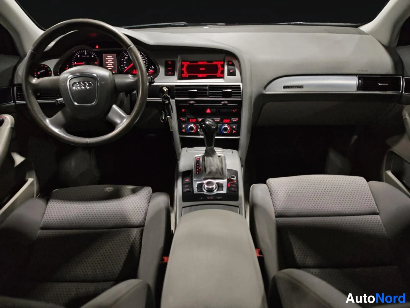 Sininen Audi A6 2008, ohjaamo, kuva 9