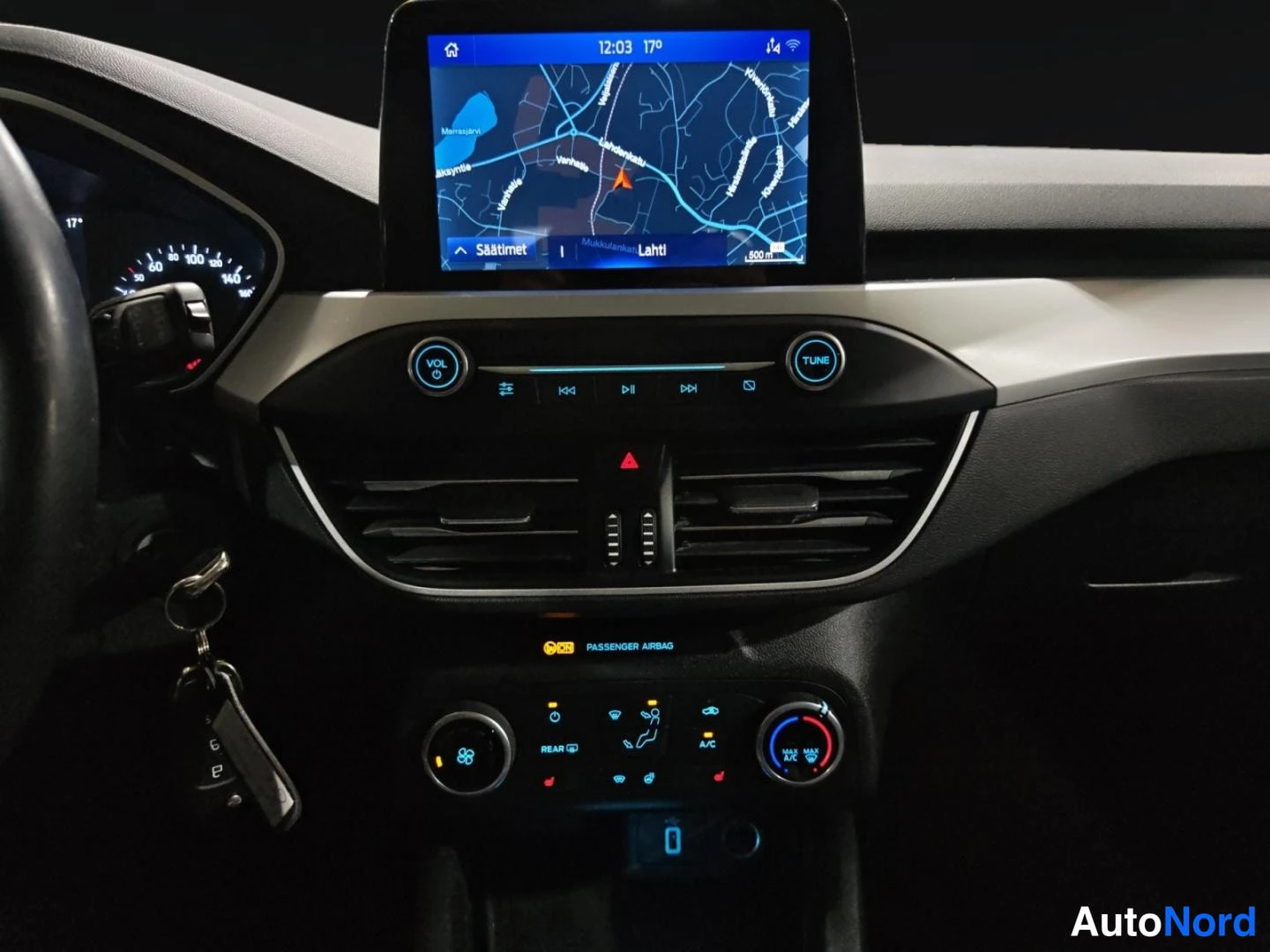 Valkoinen Ford Focus 2021, yksityiskohta, kuva 17