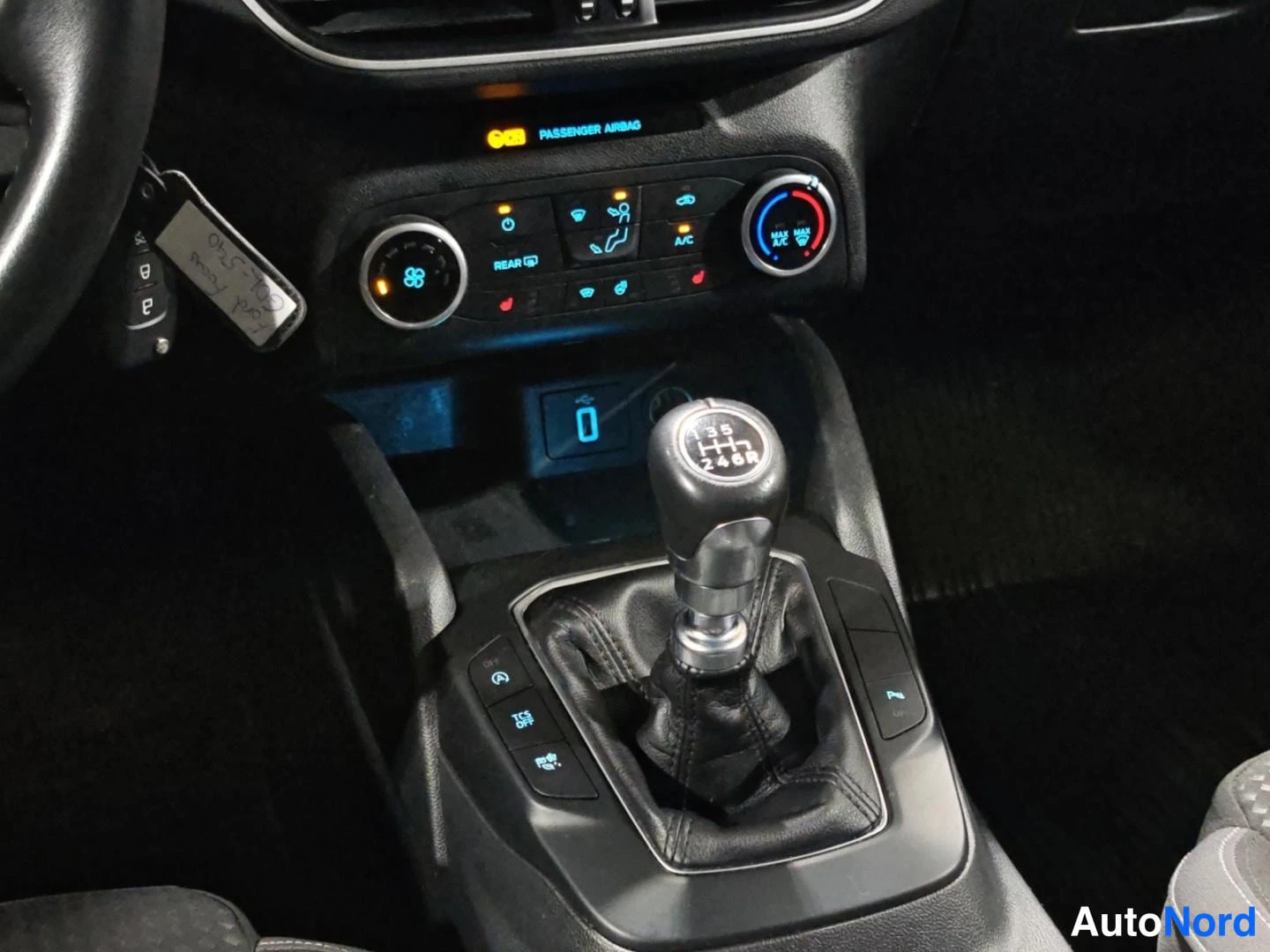 Valkoinen Ford Focus 2021, yksityiskohta, kuva 18