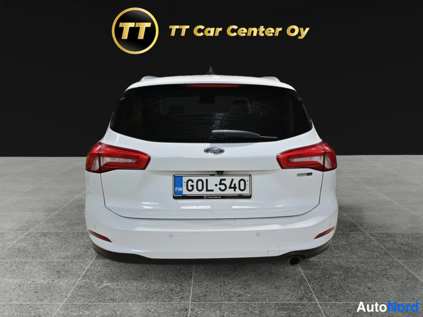 Valkoinen Ford Focus 2021, takaa, kuva 8