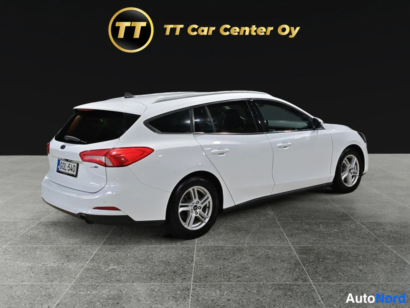 Valkoinen Ford Focus 2021, takaviisto, kuva 7