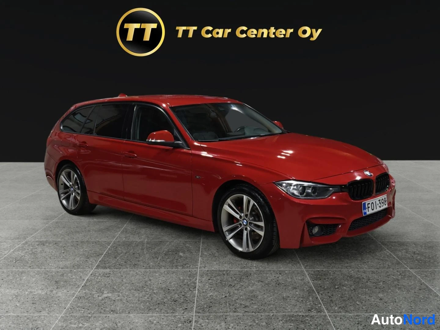 Punainen BMW 330d xDrive 2013, etuviisto, keula oikealle, kuva 2