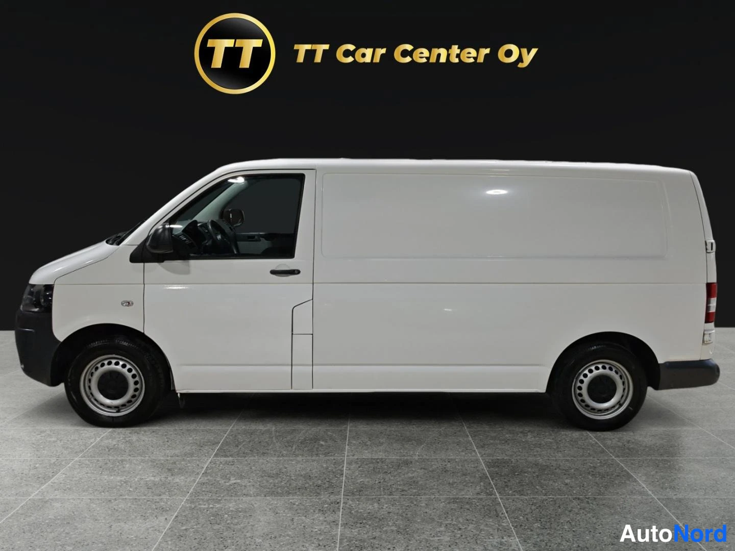 Valkoinen Volkswagen Transporter 2011, sivulta, kuva 4