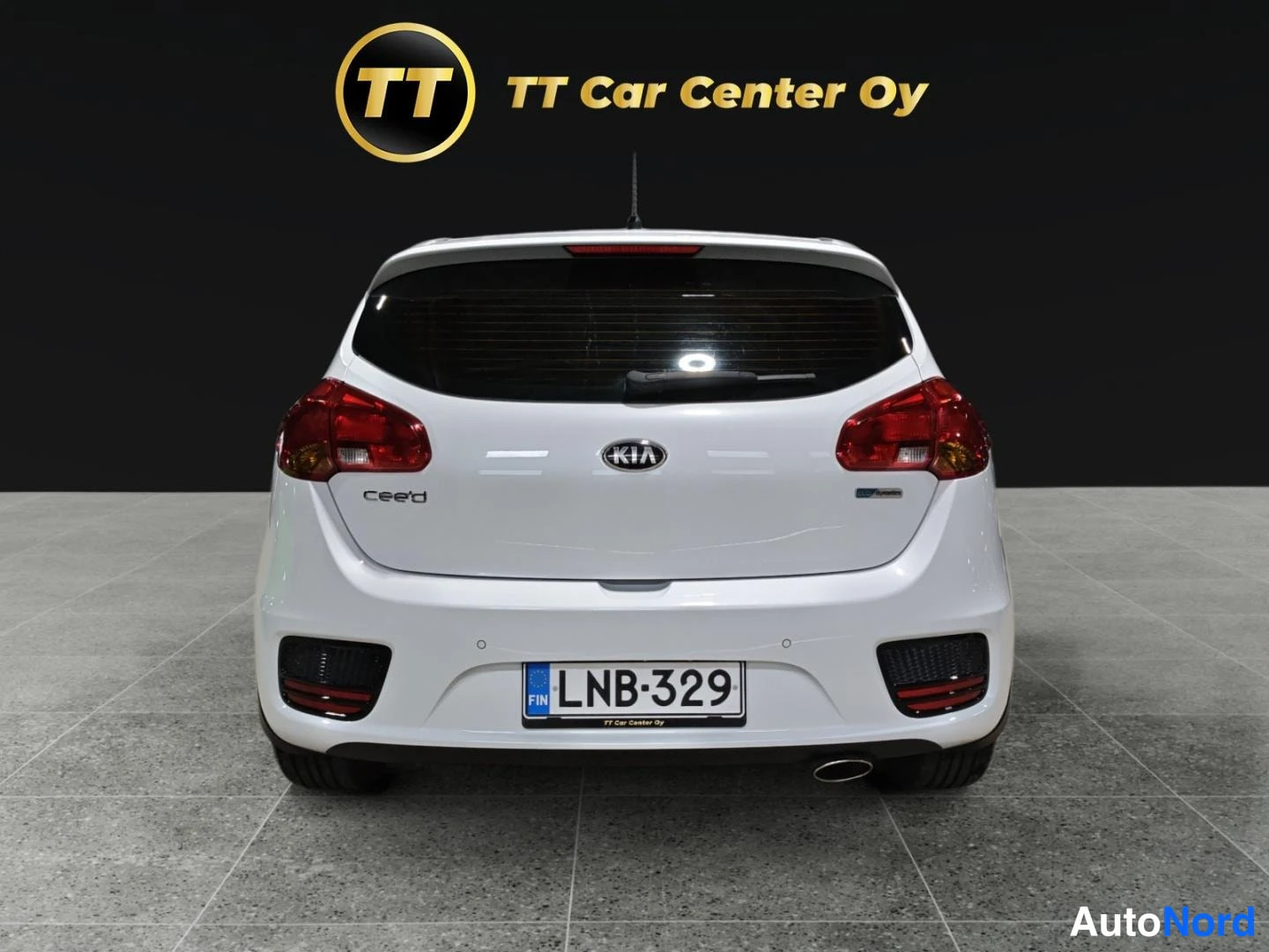 Valkoinen Kia Ceed 2017, takaa, kuva 8