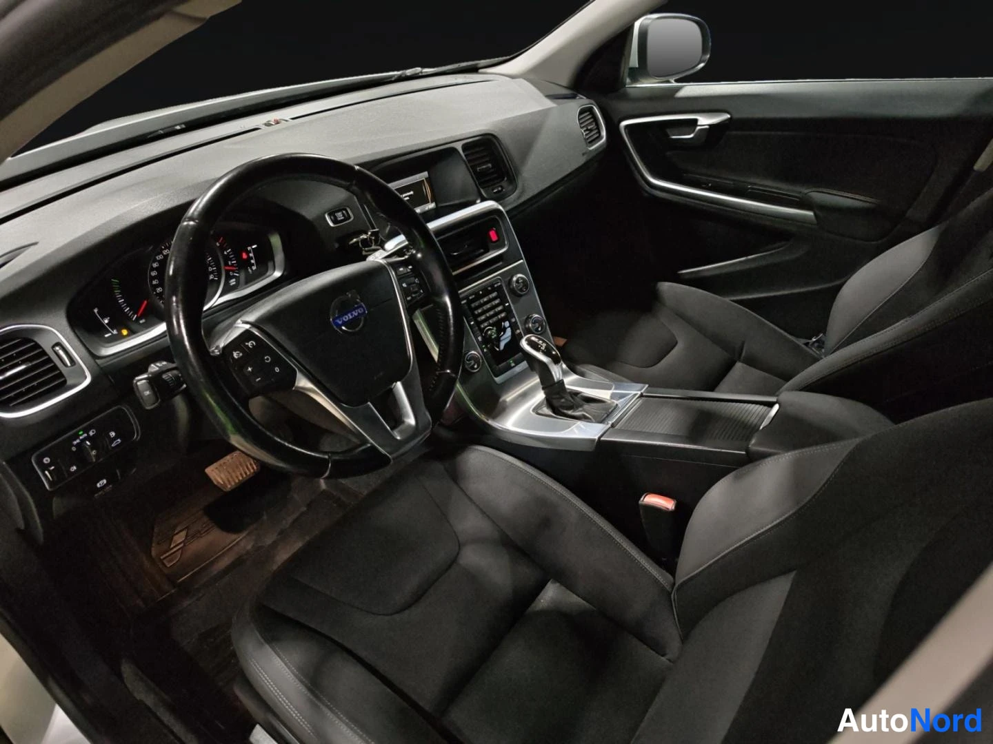Hopea Volvo V60 2014, kuva 19