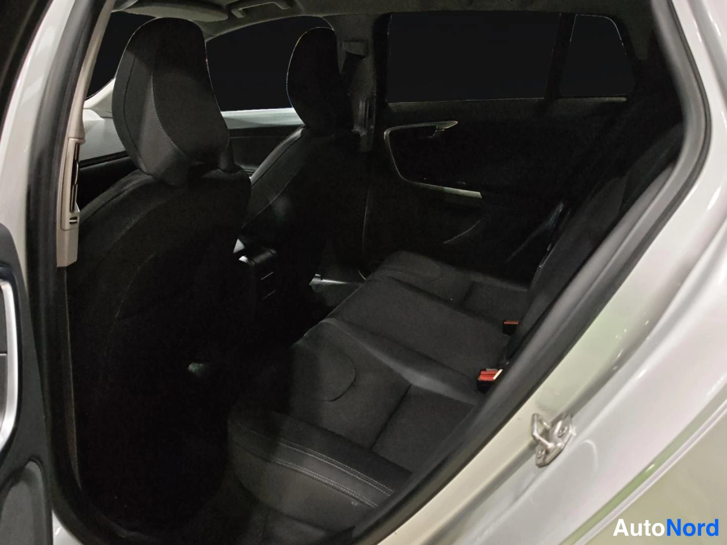 Hopea Volvo V60 2014, takaistuimet, kuva 12