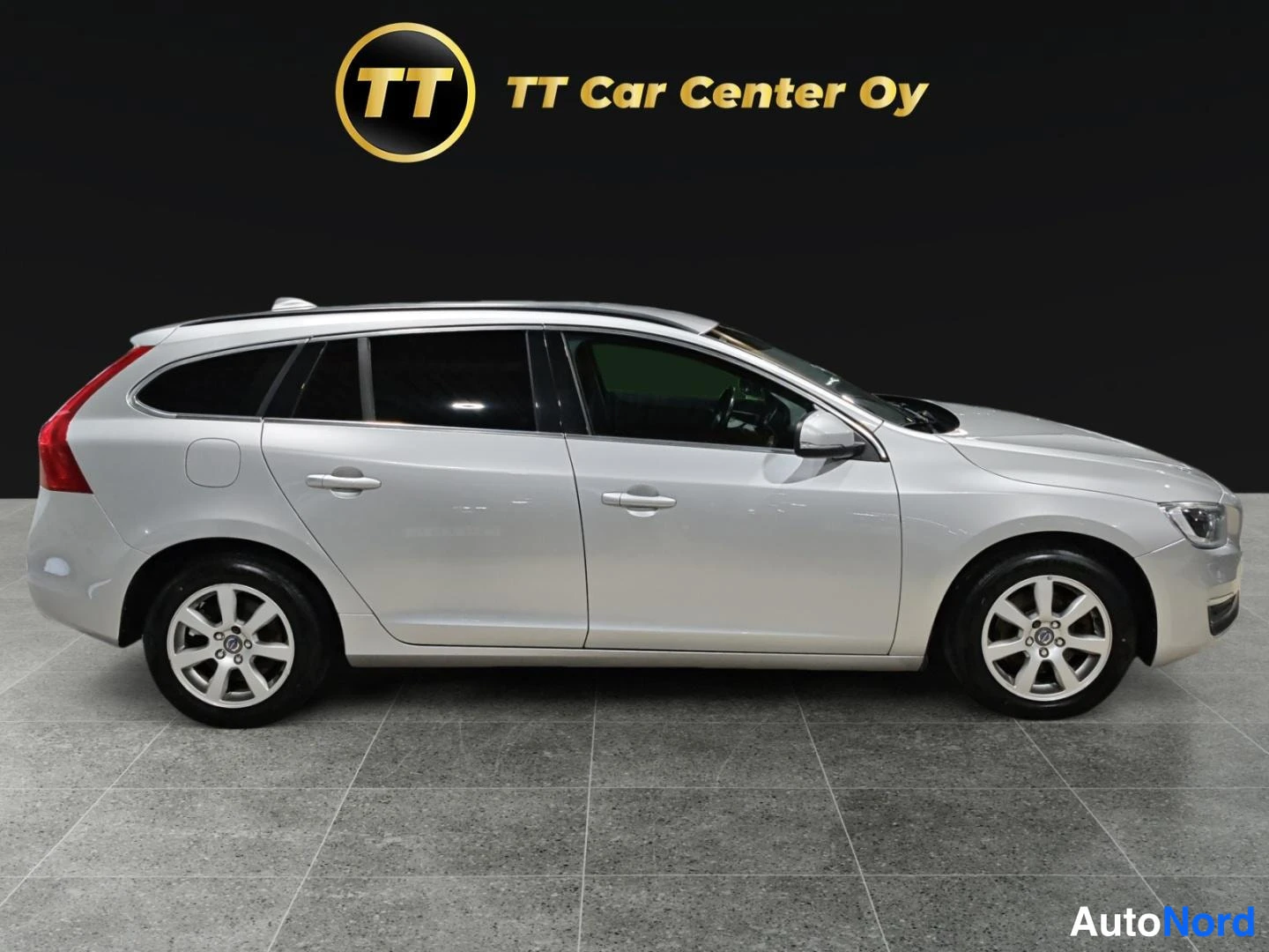 Hopea Volvo V60 2014, etuviisto, keula oikealle, kuva 4