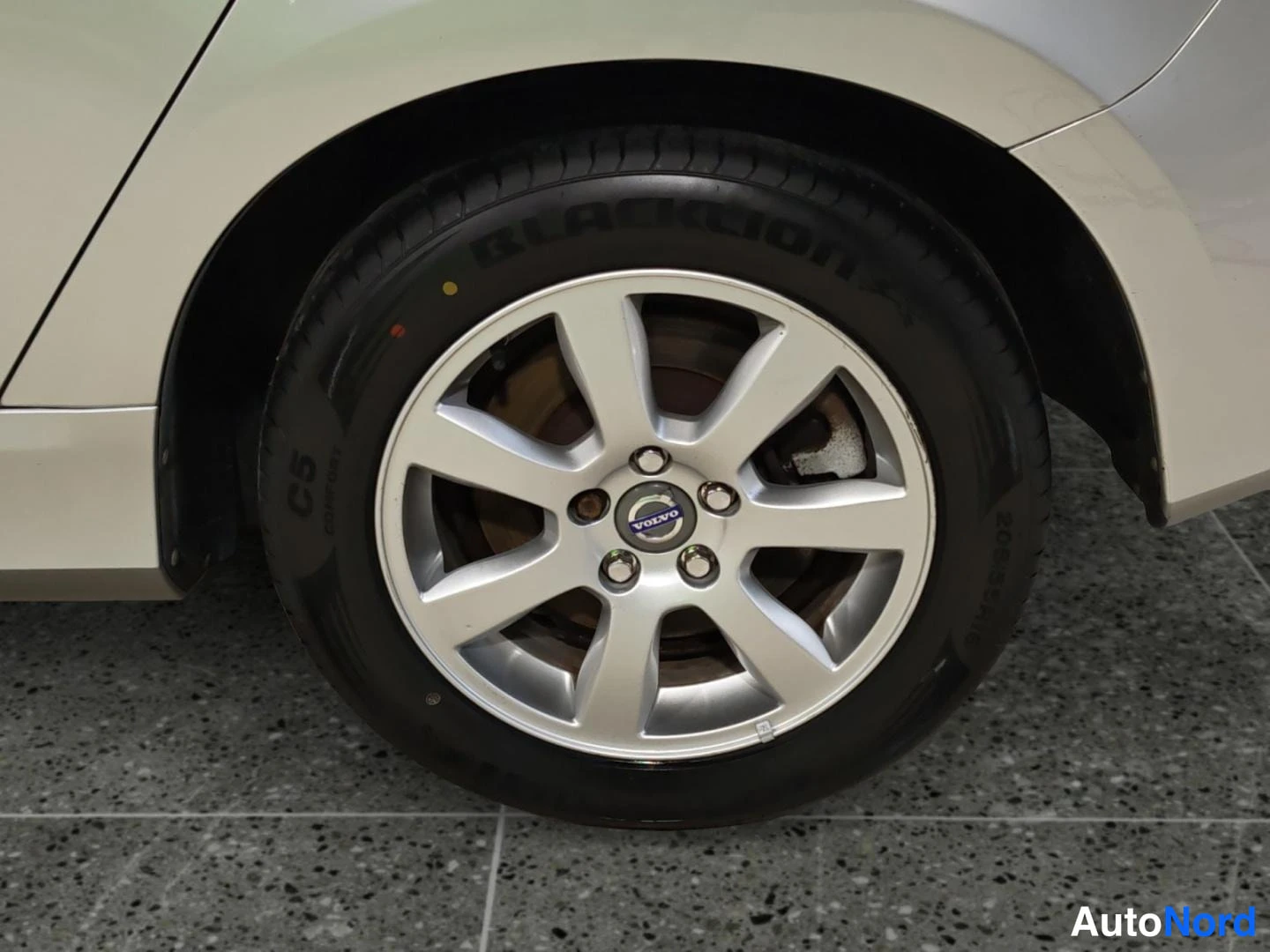 Hopea Volvo V60 2014, yksityiskohta, kuva 15