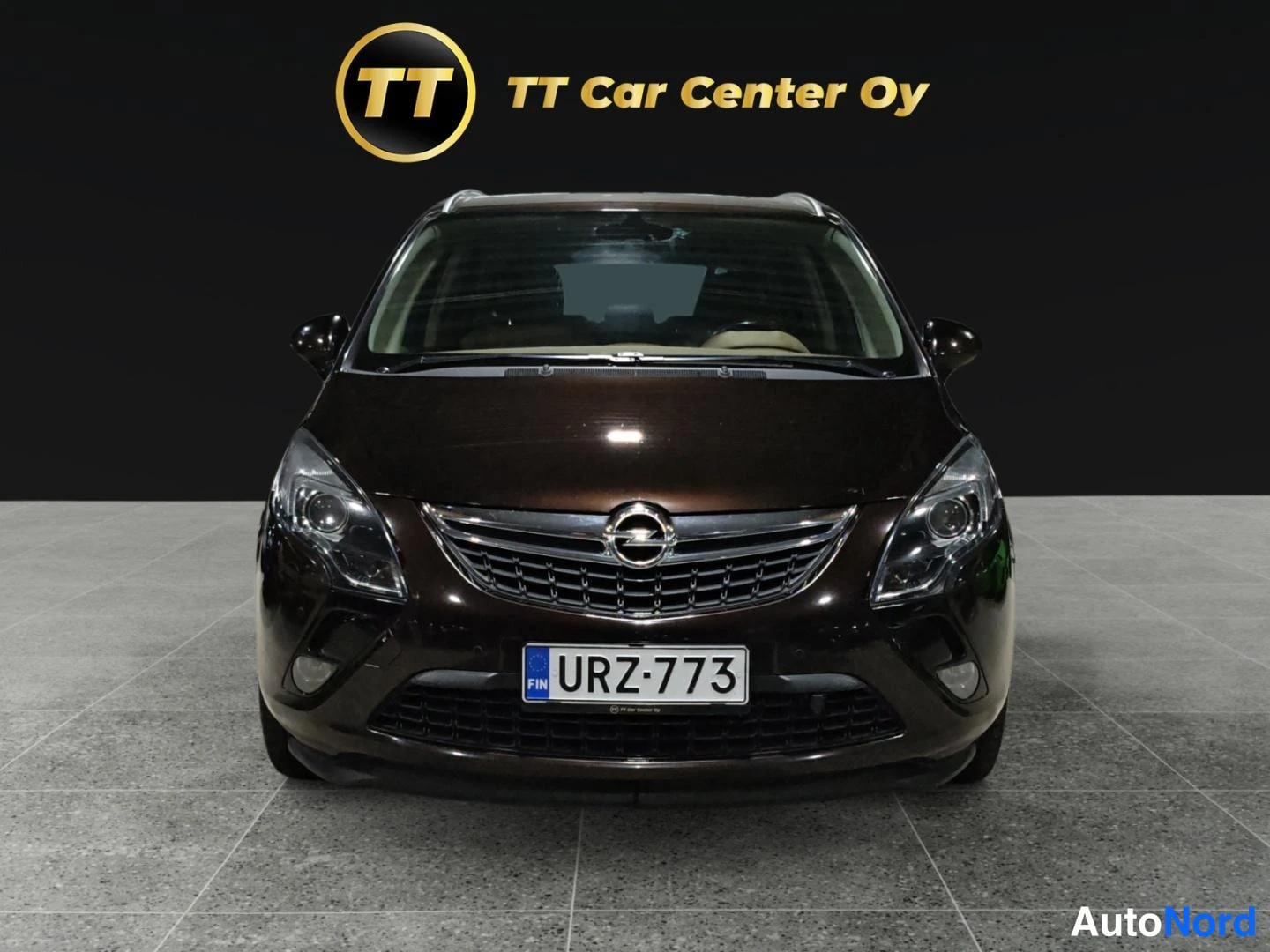 Ruskea Opel Zafira Tourer 2012, edestä, kuva 4
