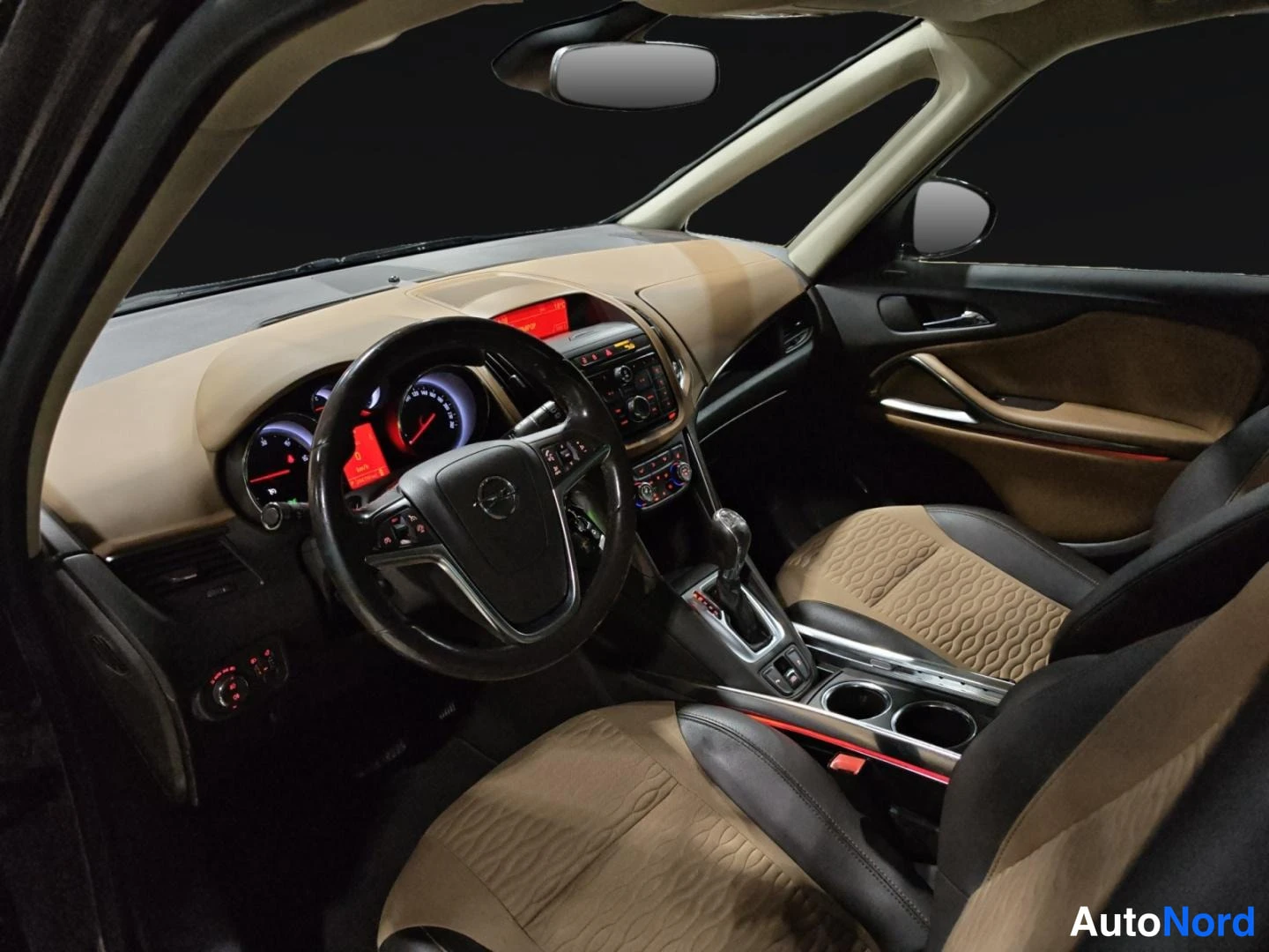 Ruskea Opel Zafira Tourer 2012, ohjaamo, kuva 10