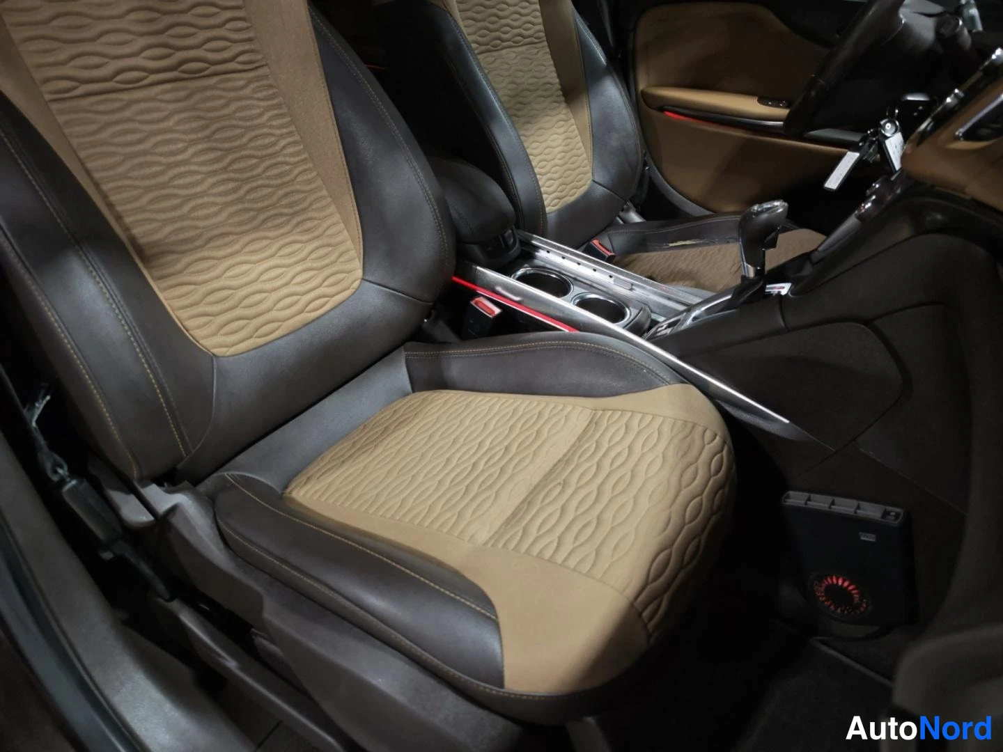 Ruskea Opel Zafira Tourer 2012, etuistuimet, kuva 14