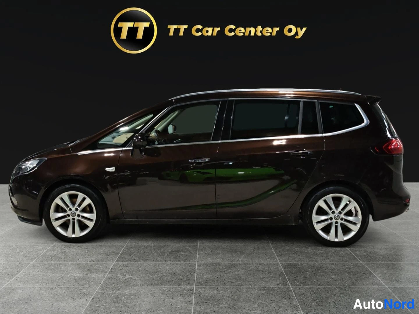 Ruskea Opel Zafira Tourer 2012, sivulta, kuva 5