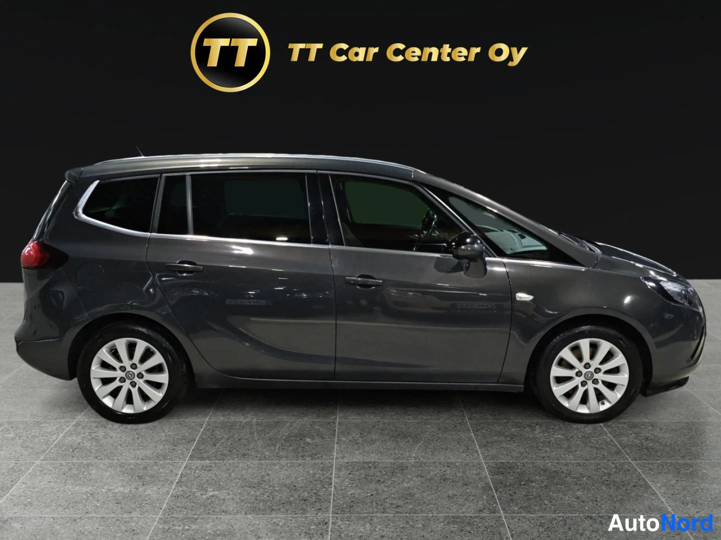 Harmaa Opel Zafira Tourer 2015, sivulta, kuva 4