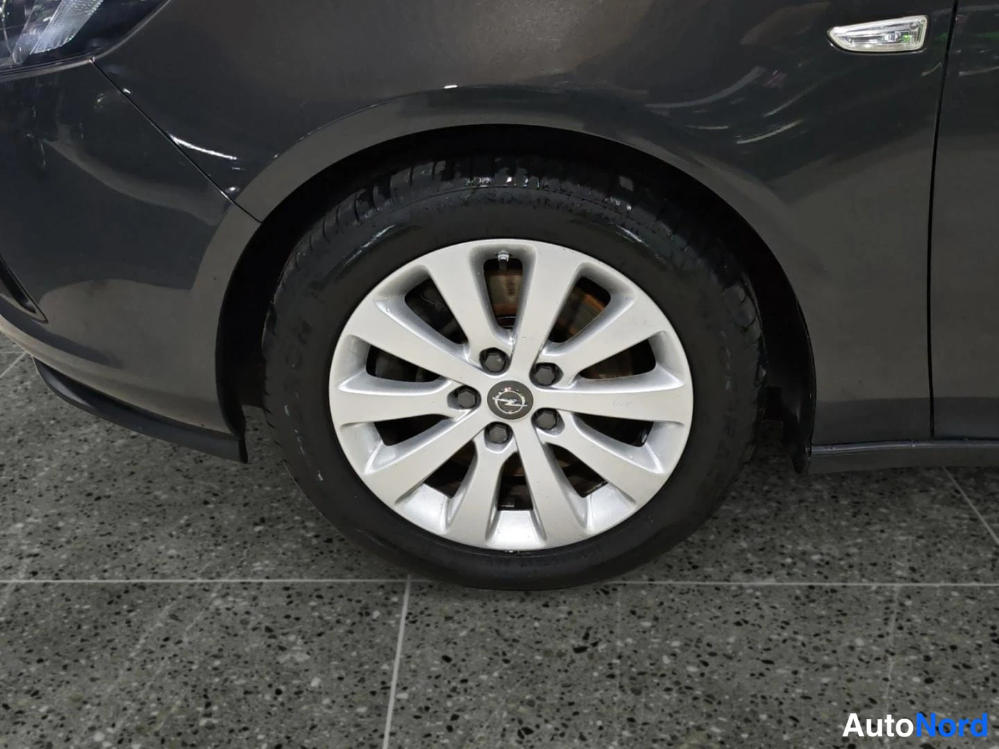 Harmaa Opel Zafira Tourer 2015, yksityiskohta, kuva 16