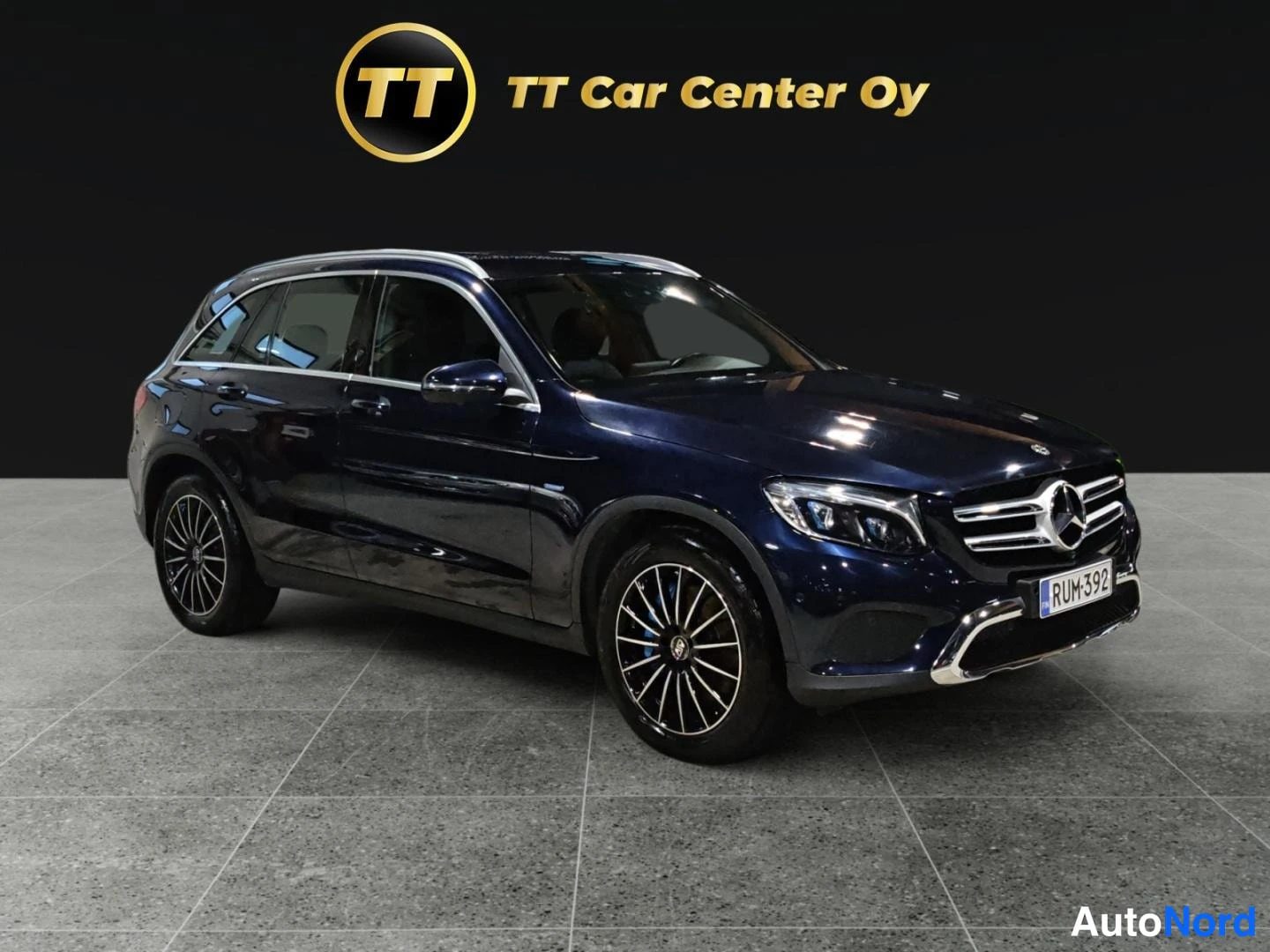Sininen Mercedes-Benz GLC 2017, etuviisto, keula oikealle, kuva 3