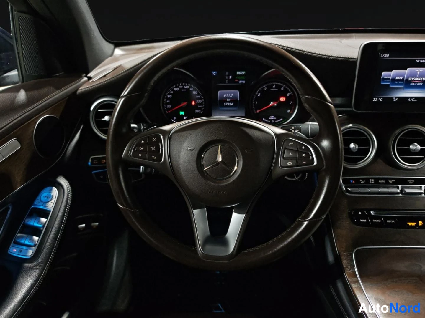 Sininen Mercedes-Benz GLC 2017, ohjaamo, kuva 12