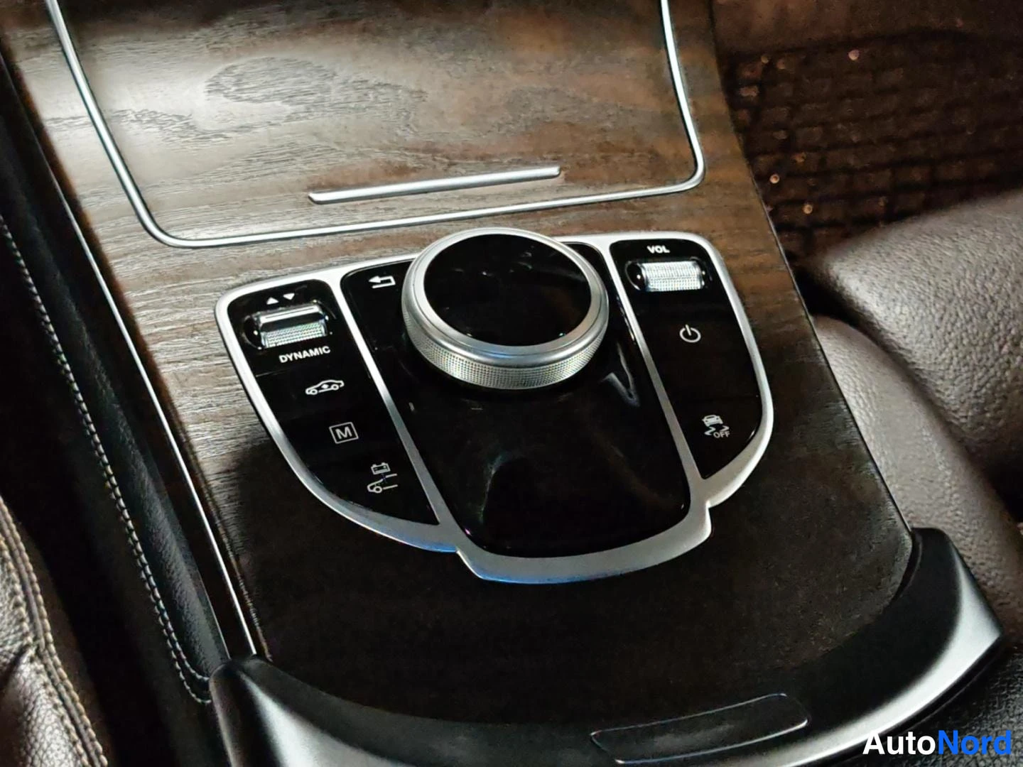 Sininen Mercedes-Benz GLC 2017, yksityiskohta, kuva 18