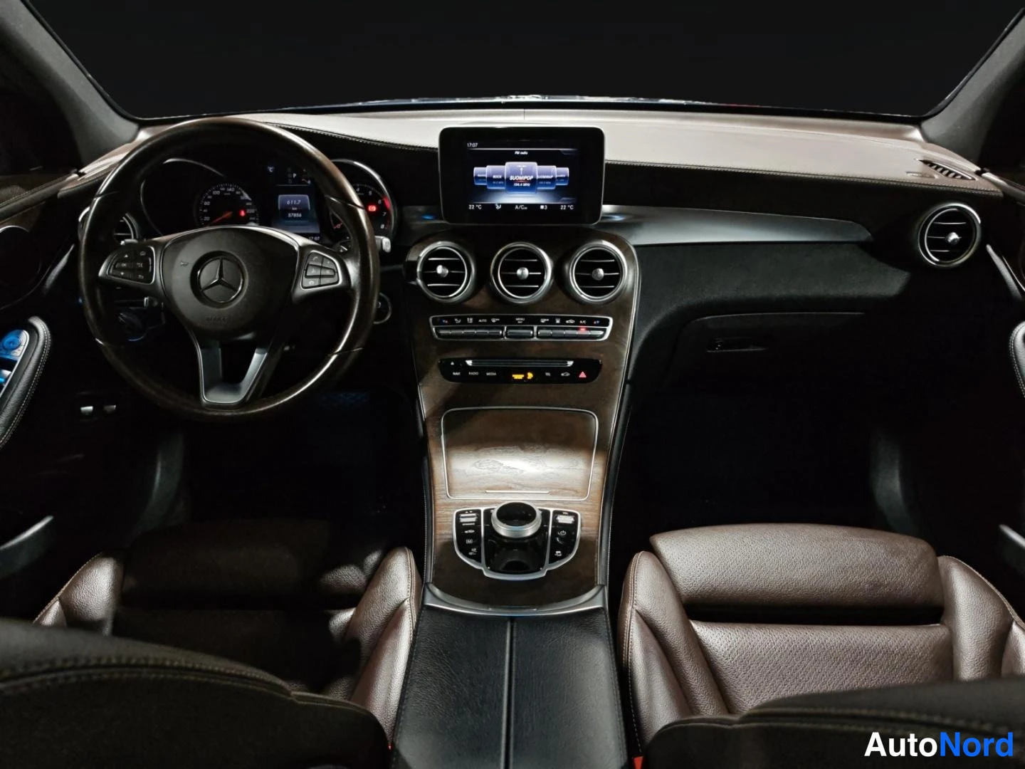 Sininen Mercedes-Benz GLC 2017, ohjaamo, kuva 9