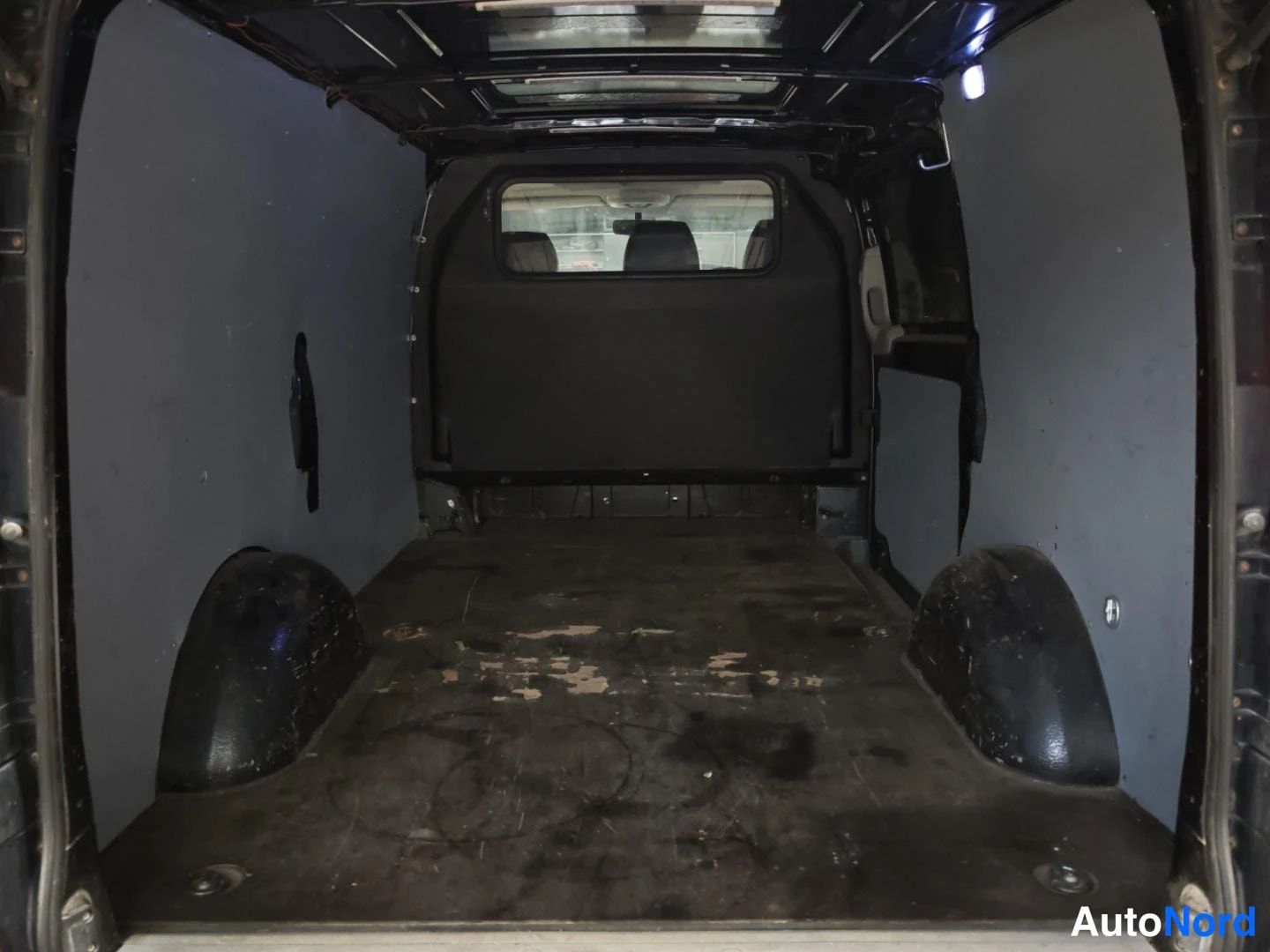 Musta Mercedes-Benz Vito 2007, tavaratila, kuva 14