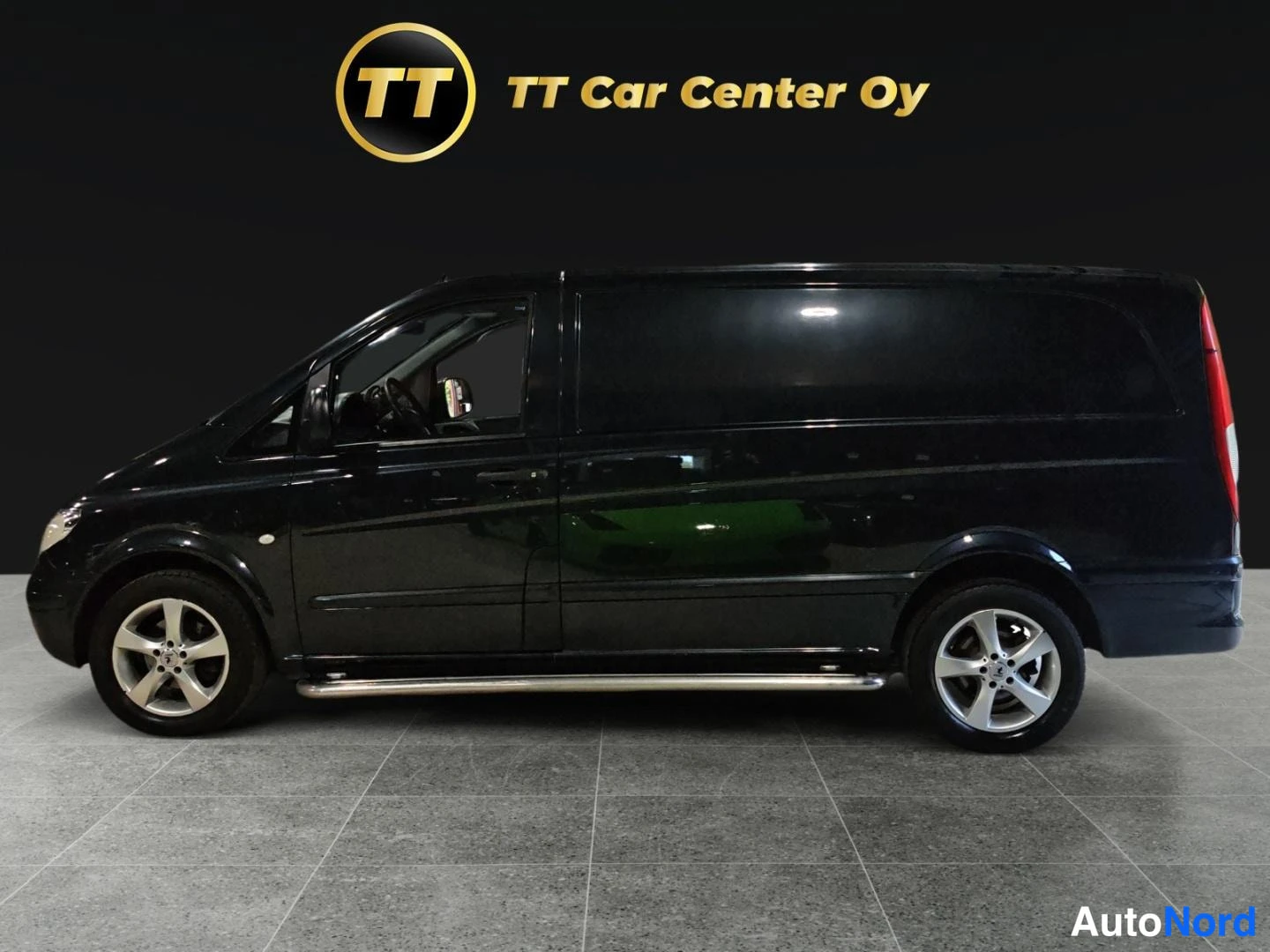 Musta Mercedes-Benz Vito 2007, sivulta, kuva 5