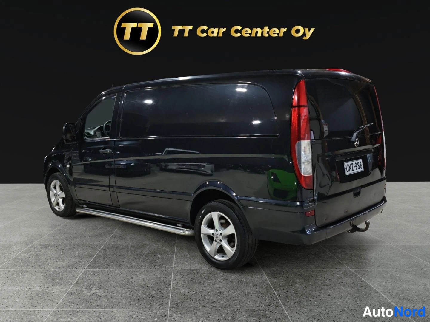 Musta Mercedes-Benz Vito 2007, takaviisto, kuva 6