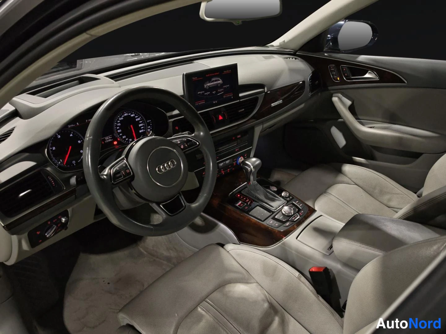 Sininen Audi A6 2012, ohjaamo, kuva 10