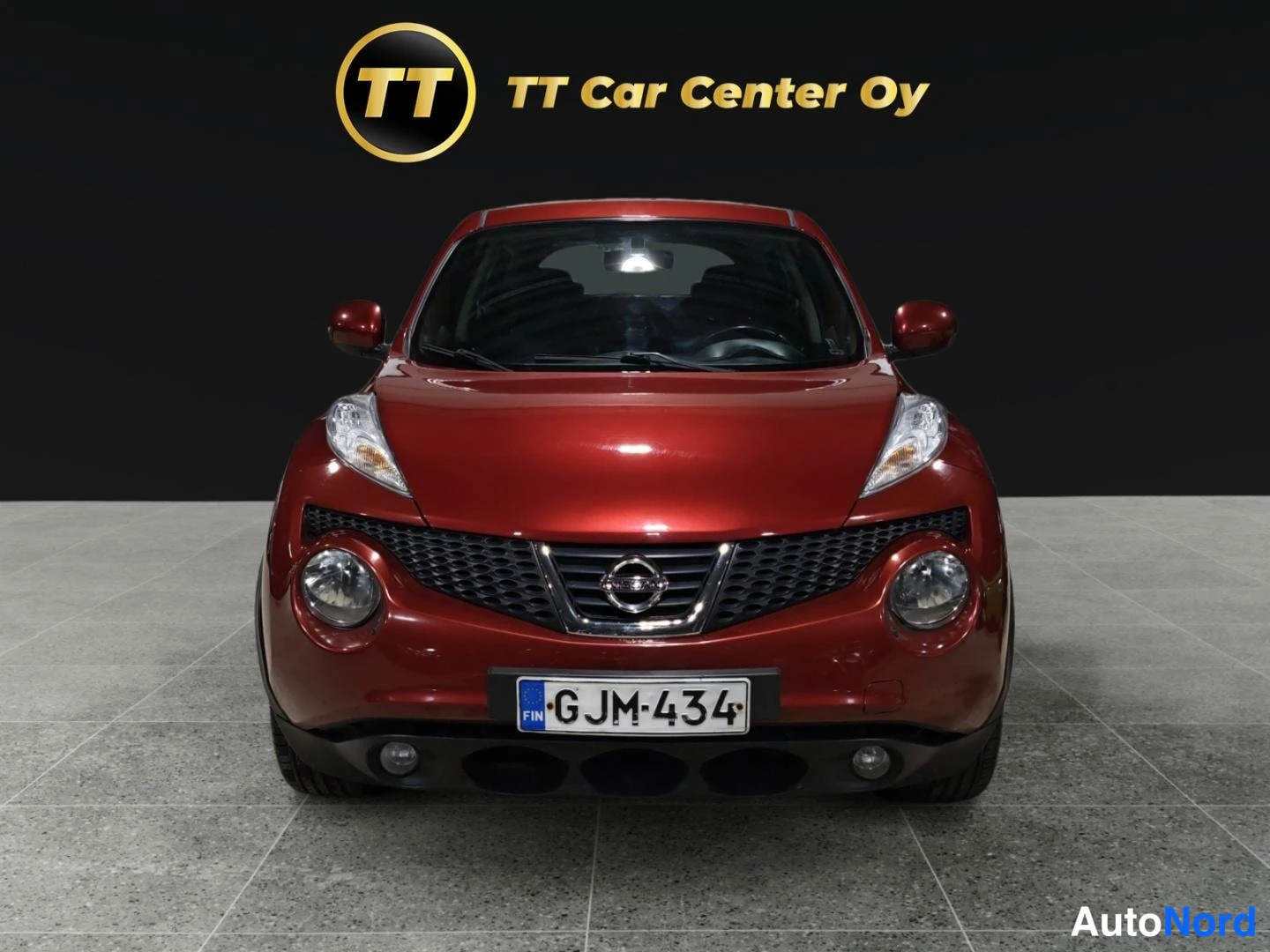 Punainen Nissan Juke 2011, edestä, kuva 4