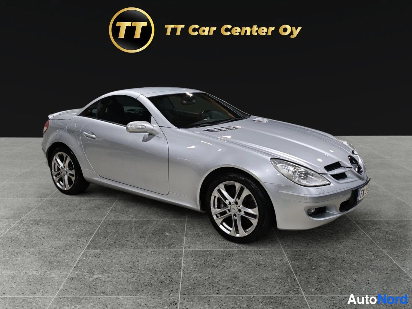 Hopea Mercedes-Benz SLK 2004, etuviisto, keula oikealle, kuva 2