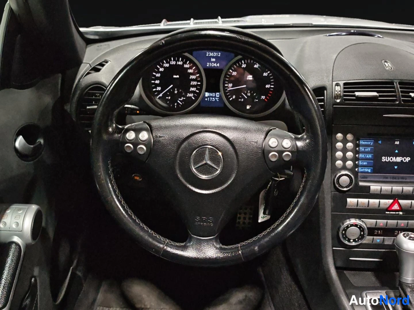 Hopea Mercedes-Benz SLK 2004, ohjaamo, kuva 12