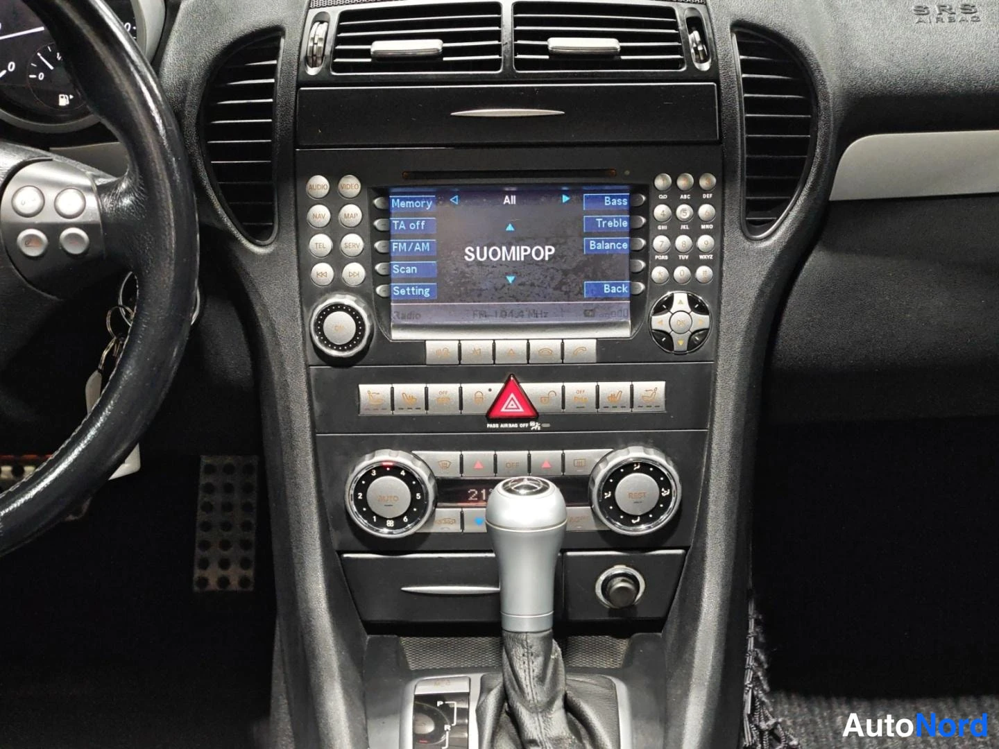 Hopea Mercedes-Benz SLK 2004, ohjaamo, kuva 13