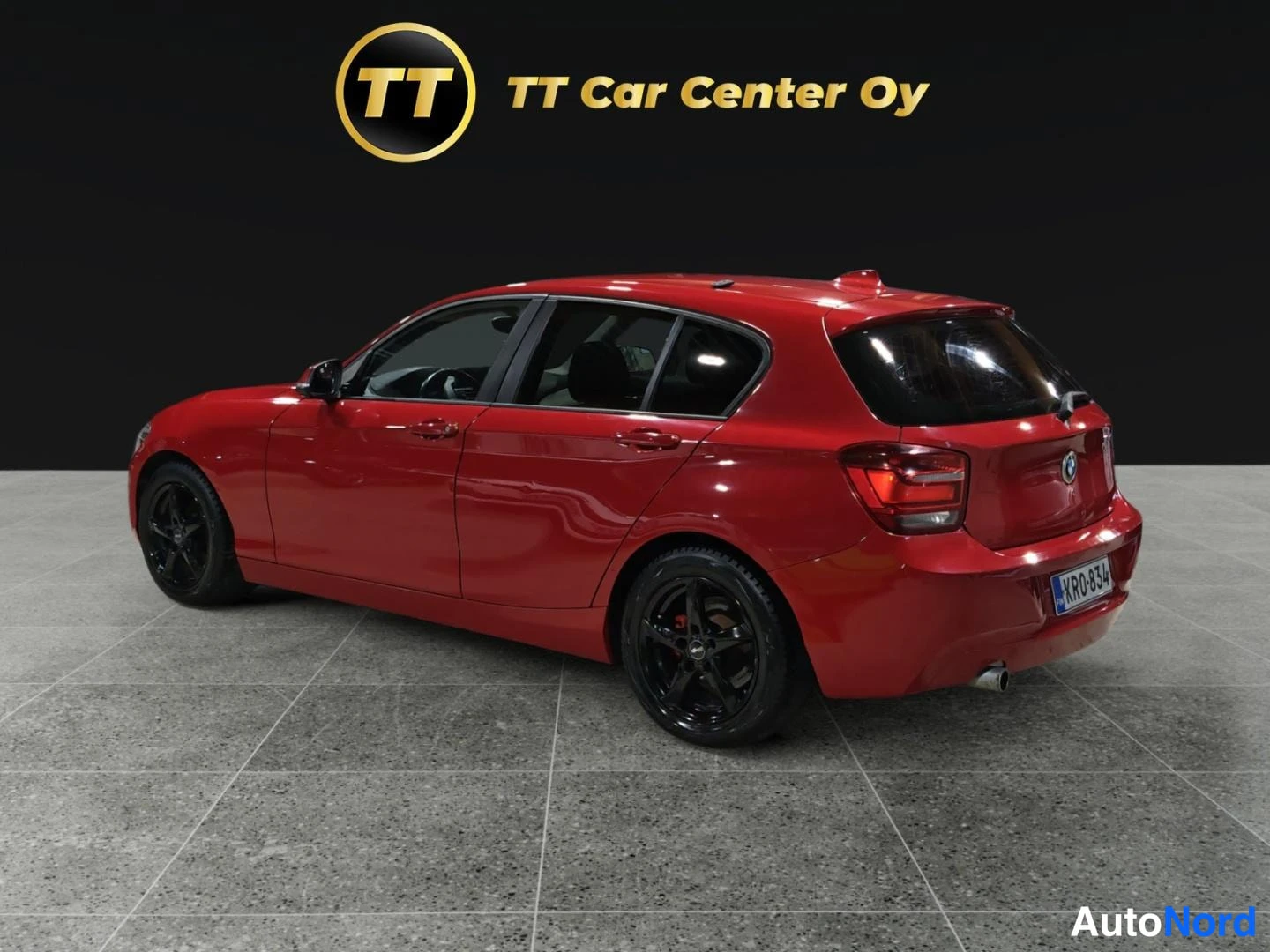 Punainen BMW 116d 2013, takaviisto, kuva 6